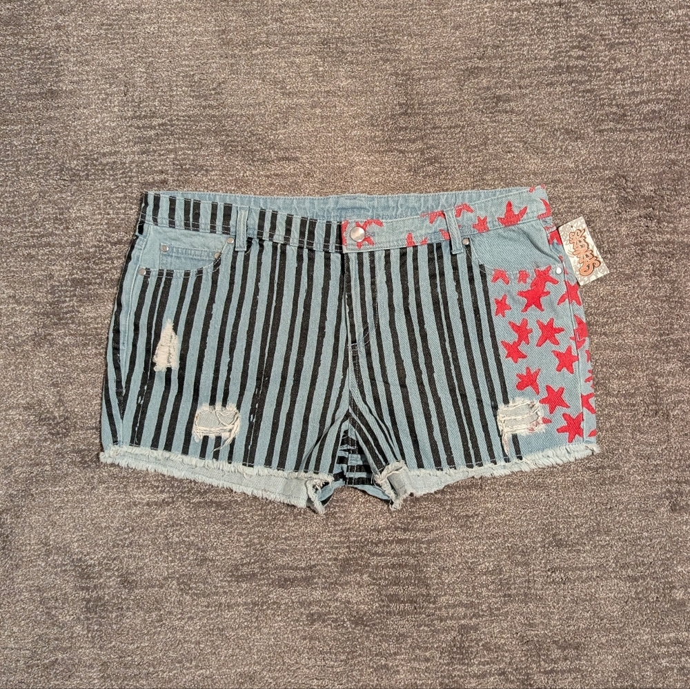 Spencer's Birds Of Prey Harley Quinn Distressed Jean Shorts XL